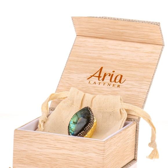 NWT/Box Aria Lattner Gold Tone Labradorite Cigar Ring - Picture 4 of 5